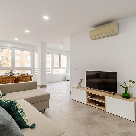 Modern Apartment Steps From The Beach Торокс Екстериор снимка
