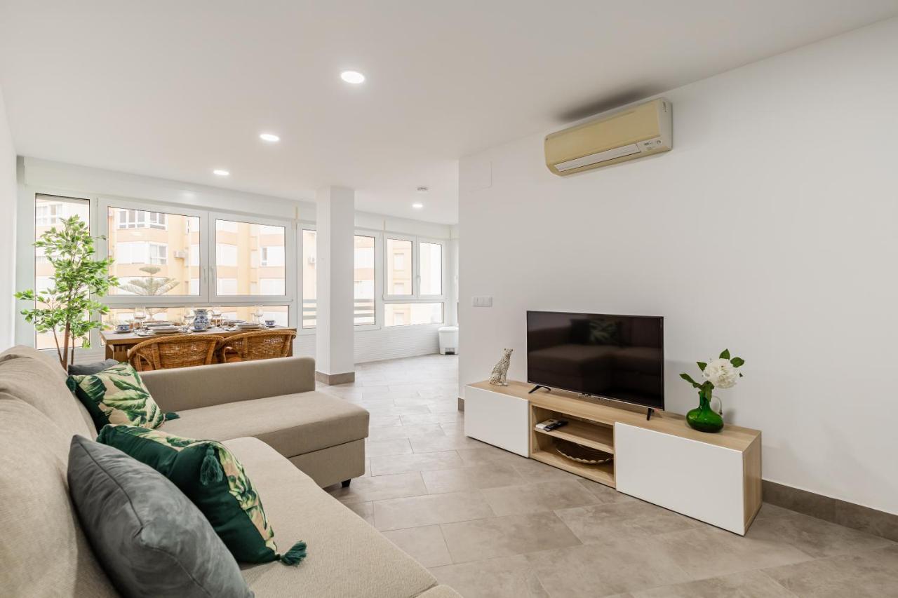 Modern Apartment Steps From The Beach Торокс Екстериор снимка