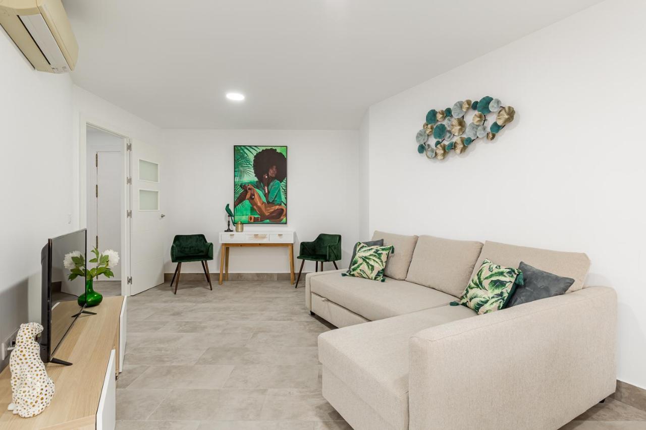 Modern Apartment Steps From The Beach Торокс Екстериор снимка