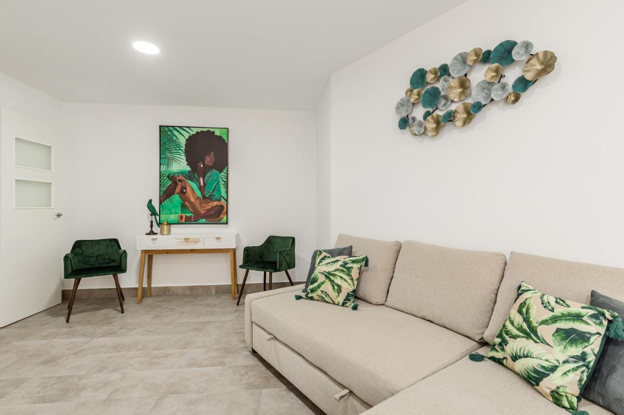 Modern Apartment Steps From The Beach Торокс Екстериор снимка
