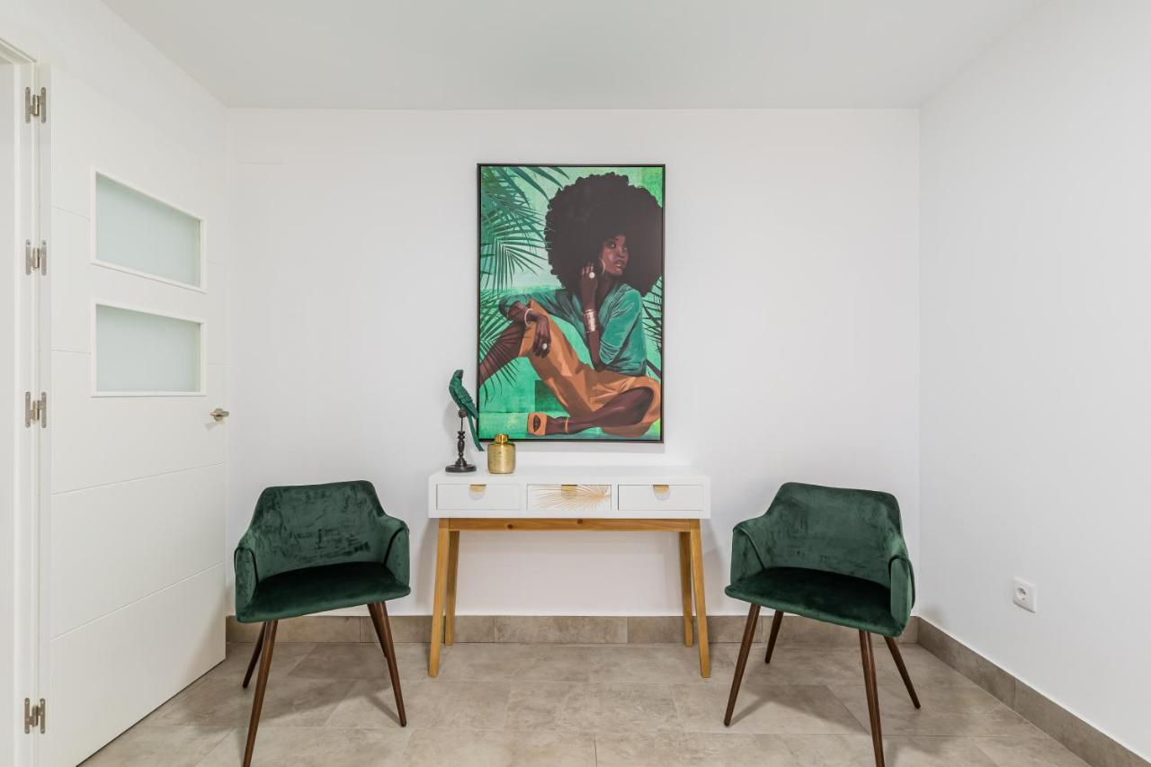 Modern Apartment Steps From The Beach Торокс Екстериор снимка