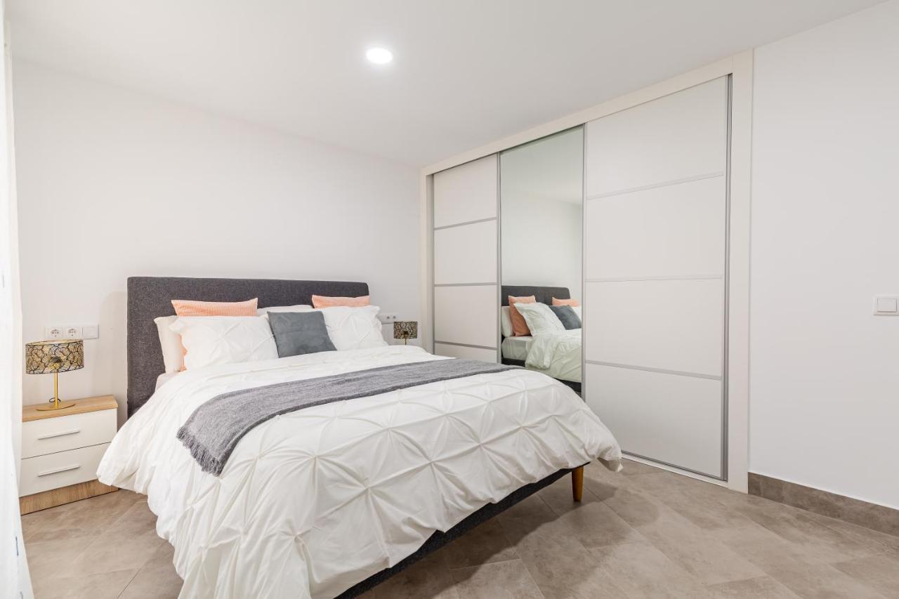 Modern Apartment Steps From The Beach Торокс Екстериор снимка