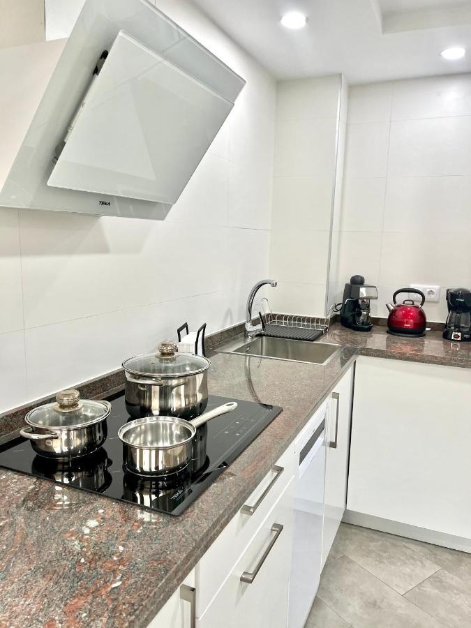 Modern Apartment Steps From The Beach Торокс Екстериор снимка