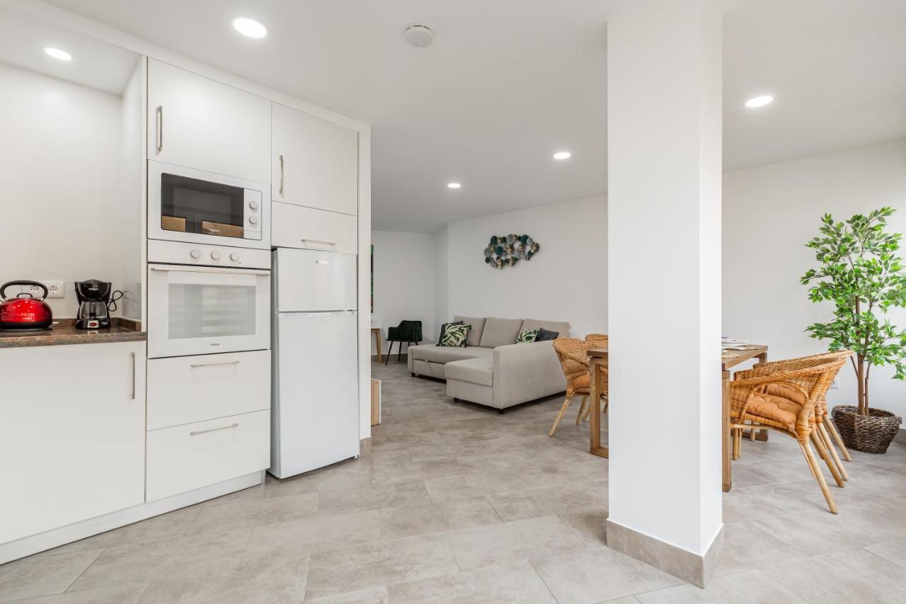 Modern Apartment Steps From The Beach Торокс Екстериор снимка