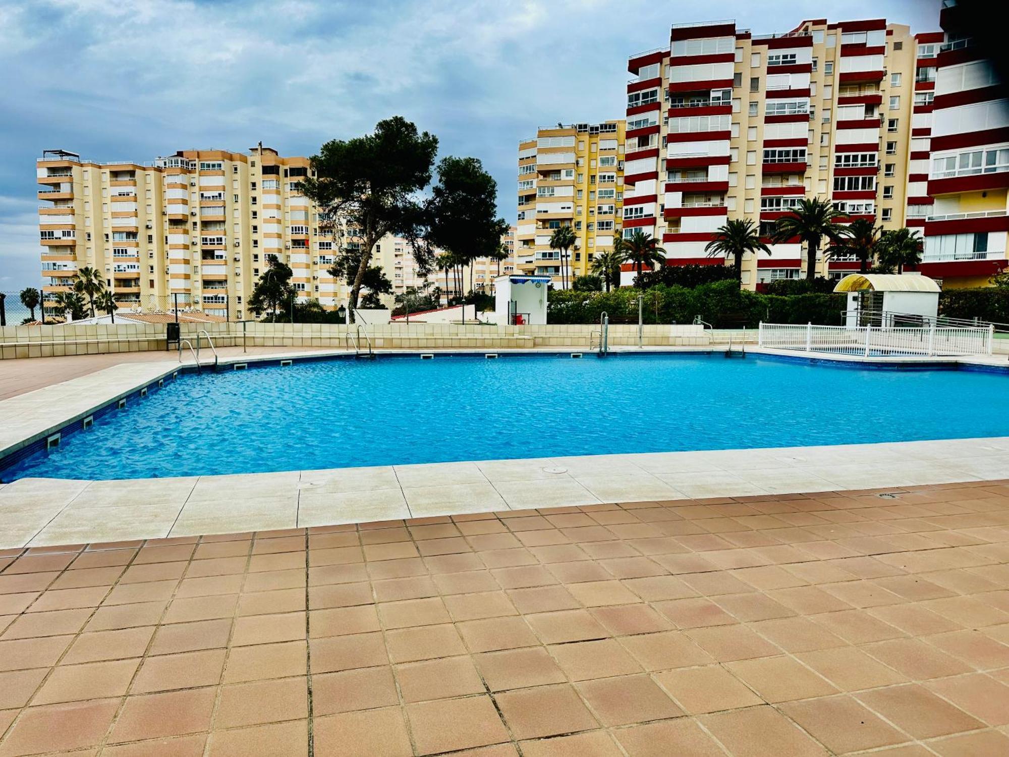 Modern Apartment Steps From The Beach Торокс Екстериор снимка